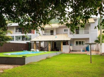 Casa · 305m² · 5 Quartos · 4 Vagas · Casa com 5 quartos sendo 2 Suites com 350m² bairro Praia Brava
