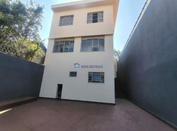 Casa · 92m² · 3 Quartos · 2 Vagas · Casa com quintal grande e churrasqueira, 3 quartos e uma suíte , com 2 vagas.