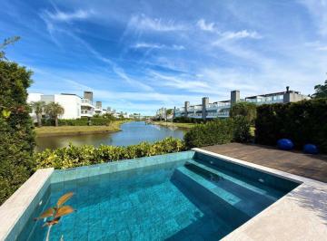 Casa · 230m² · 4 Quartos · 2 Vagas · Duplex condomínio Rossi Atlântida, 04 dormitórios, 2 suítes, 02 vagas