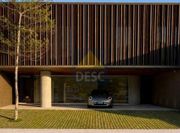 Comercial · 280m² · Sala em Estados, Balneário Camboriú/SC de 280m² para locação R$ 35.000,00/mes