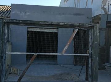 Casa · 95m² · 2 Quartos · 1 Vaga · Casa 2 dormitórios com possibilidade de uso Comercial