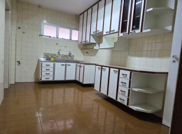 Apartamento de 2 quartos, Santos · Apto com 102m², 02 suites, 1 vaga demarcada a 50 metros da PRAIA