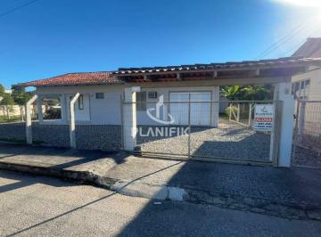 Casa · 130m² · 2 Quartos · 2 Vagas · Casa espaçosa para locação com terreno amplo no Paquetá