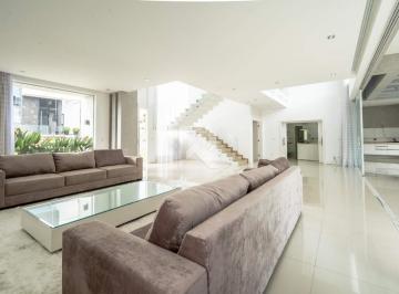 Casa · 458m² · 4 Quartos · 5 Vagas · Casa Moderna Semi Mobiliada em Cond. Clube com 4 suítes, Quintal e 458m2 para aluguel - Santa Felici