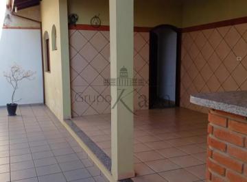 Casa de 3 quartos, Jacareí · Oportunidade - Casa Sobrado - Terras de São João - 3 Dormitórios - 293m².