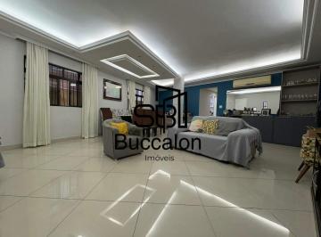 Casa · 135m² · 3 Quartos · 2 Vagas · Casa à Venda — Ponta da Praia, Santos | 207 m² • 3 Suítes • Closet • Quintal com Churrasqueira