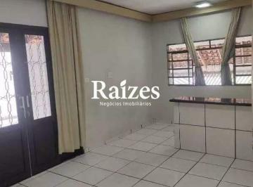 Casa · 170m² · 3 Quartos · 2 Vagas · Casa com 3 Quartos e 2 Suítes no Bairro Bom Jesus com 170m² Construídos