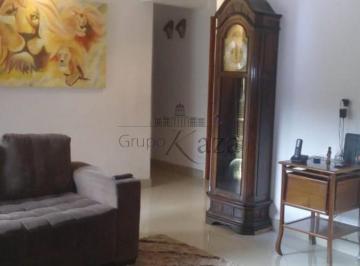 Casa · 248m² · 3 Quartos · 2 Vagas · Casa - Jardim Uirá - 3 Dormitórios - 248m²