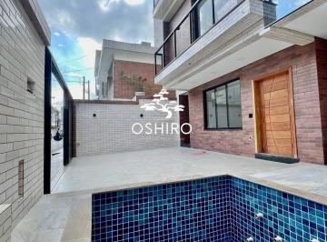 Casa · 233m² · 4 Quartos · 2 Vagas · Sobrado isolado de alto padrão com 234m²