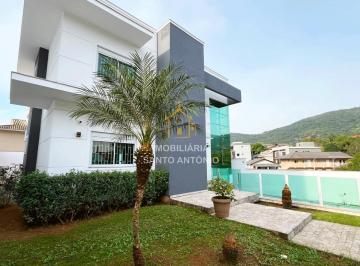 Casa · 280m² · 3 Quartos · 2 Vagas · Belíssima casa para locação no centrinho de Santo Antônio