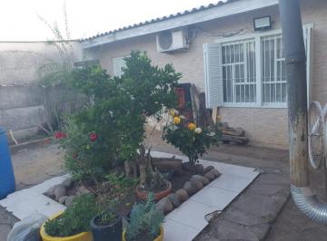 Casa · 82m² · 2 Quartos · 2 Vagas · Casa térrea com 2 dormitórios/2 banheiros/2 vagas e pátio com piscina