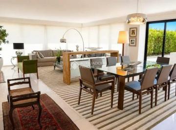 Sala · Apartamento Beira-Mar Alto Padrão com 253m², 4 Suítes e Vista Mar para Locação