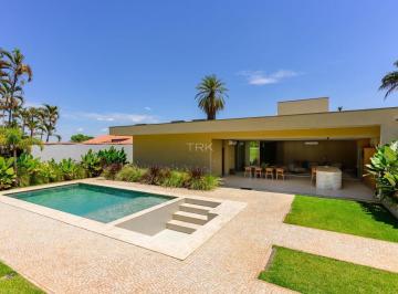Casa · 500m² · 4 Quartos · 6 Vagas · Entre o spa aquecido, o fire place e o gourmet, o fim de semana perde a necessidade de reservas.
