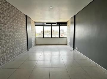 Casa · 33m² · 1 Vaga · Sala Comercial em Floresta