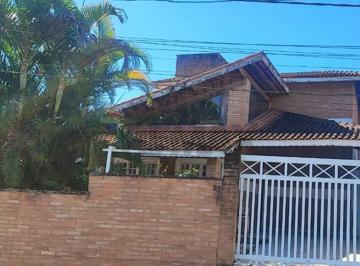 Casa · 193m² · 3 Quartos · 2 Vagas · Casa em Itariri: Conforto e Praticidade no Centro