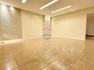 Casa · 300m² · 3 Quartos · 4 Vagas · Casa em Arniqueira