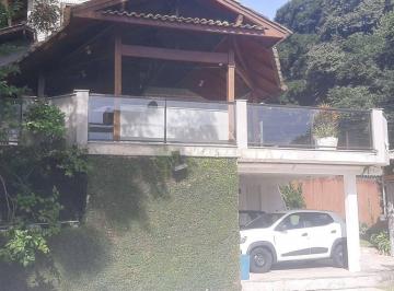 cc6bdeb35d13b8cb068965f6fddfb9ad5922796b · Casa com Piscina e 4 quartos à venda em Florianópolis.