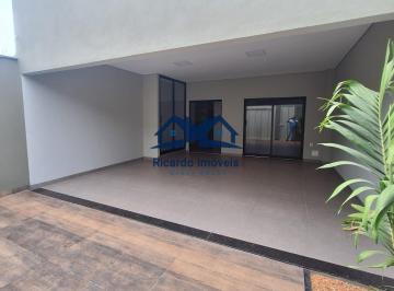 Garagem coberta · Casa à venda no bairro Cidade Jardim - Ituiutaba/MG