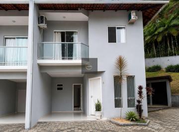 Casa · 133m² · 3 Quartos · 2 Vagas · Sobrado em Condomínio Fechado com 3 Quartos, Suíte, Energia Solar e Área Gourmet no Glória