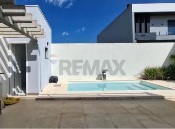 Casa · 200m² · 4 Quartos · 4 Vagas · Casa para alugar em Lívia Iii de 200.00m² com 4 Quartos, 2 Suites e 4 Garagens