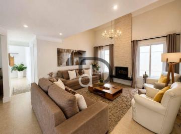 19c5204e6e5b3ae32ee73430e7dc3e6c97ef2a9c · Casa com 4 quartos suítes, em Valinhos/SP