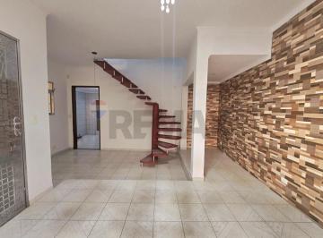 Casa · 250m² · 3 Quartos · 1 Vaga · Casa para locação no Cangaiba, 250 metros, 3 quartos, sendo 1 suíte, 2 banheiros e 1 vaga de garagem