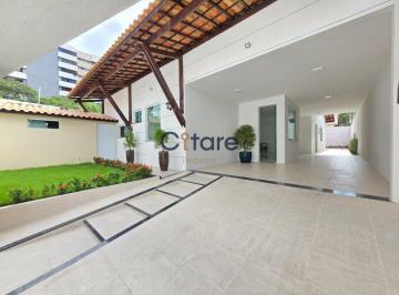 Casa · 261m² · 4 Quartos · 7 Vagas · Casa plana no bairro Papicu.