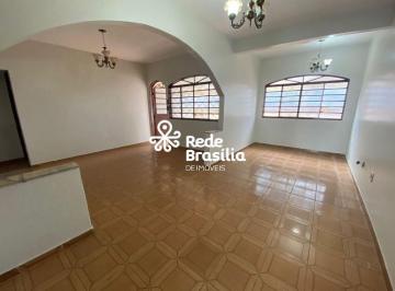 Casa · 195m² · 3 Quartos · 2 Vagas · QD 2 - Casa com 3 quartos - 1 suíte - 2 vagas - aceita financiamento e FGTS - Sobradinho