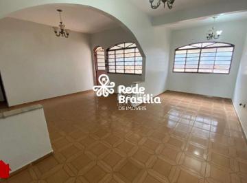 Casa · 195m² · 3 Quartos · 2 Vagas · QD 2 - Casa com 3 quartos - 1 suíte - 2 vagas - aceita financiamento e FGTS - Sobradinho