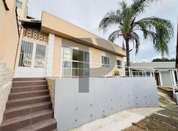 Fachada · Mirante das Agulhas! Excelente casa com 3 quartos sendo 1 suíte. Bairro super tranquilo e familiar.