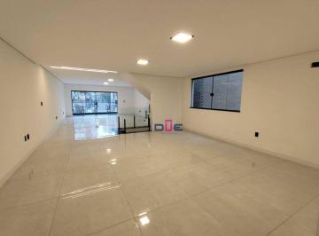 c8c3b546e1ff639bad92fb186e4b84c82f41ce98 · Sobreposta duplex com piscina e vista mar. 280 m² no Embaré