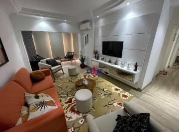 15ade146f54b421394f8a63b81dee46eff26345d · Apartamento 2 dormitórios (1 suíte) + dependência revertida, 1 vaga demarcada, na quadra da praia da