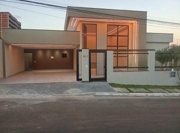 Casa de 4 quartos, Vicente Pires · Casa com 4 Quartos, 331 m² à Venda em Vicente Pires