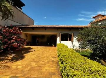 Casa de 4 quartos, São Roque · Imóvel para venda possui 420 metros quadrados com 4 quartos em São Roque \ SP