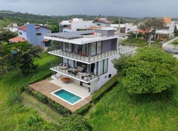 Casa de 4 quartos, Gravatá · Casa a Venda em Gravatá-PE