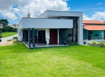 Casa de 5 quartos, Gravatá · Casa a Venda em Chã Grande-PE