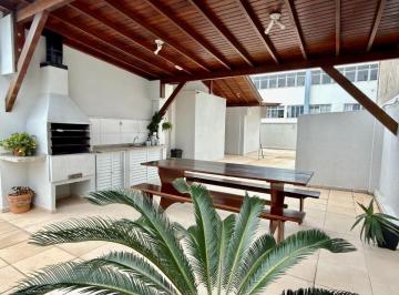 Casa de 2 quartos, Florianópolis · Apartamento com 2 quartos e vaga de garagem no centro de Florianópolis