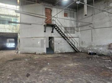 Comercial · 750m² · 30 Vagas · Aluga-se Galpão de 750m² juntamente com andar comercial na rua Pedro Alves