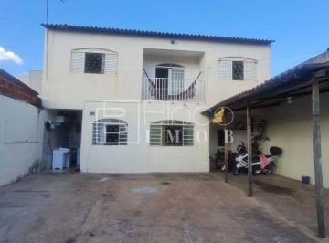 Casa · 155m² · 3 Quartos · 6 Vagas · Excelente Sobrado com Ótima Localização na Qd 401 do Recanto das Emas