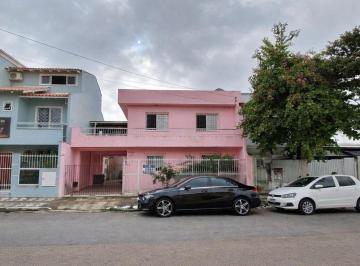 Casa · 6 Quartos · 4 Vagas · Terreno com dois sobrados na Rua 2700 no Centro de Balneário Camboriú