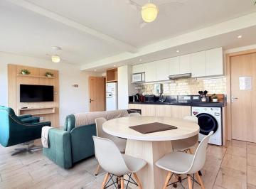 Apartamento · 86m² · 2 Quartos · Apartamento de 2 dormitorios á venda no Bairro Centro Histórico.