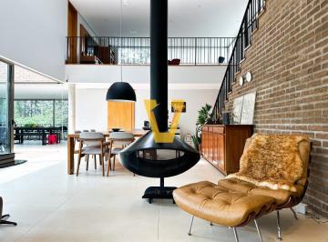 Casa · 644m² · 4 Quartos · 6 Vagas · Casa em condomínio para venda com 4 quartos, sendo 4 suítes, 644m²