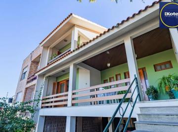 0xpdmx5g1243aq17ekqbp8vd482k · Casa 4 quartos, suíte, lareira, churrasqueira e 4 vagas de garagem na Medianeira