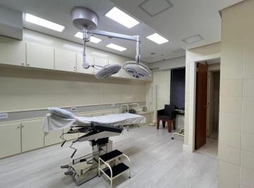 Comercial · 106m² · 3 Quartos · Espetacular Clínica de Cirurgia Médica toda montada à venda na Av. Carlos Gomes