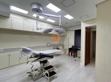 Comercial · 106m² · 3 Quartos · Espetacular Clínica de Cirurgia Médica toda montada à venda na Av. Carlos Gomes