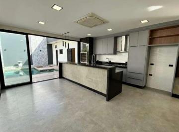 Casa de 3 quartos, Jundiaí · Casa com 220 m² e 3 quartos à venda em Chácara Malota
