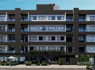 19032408-0313-457c-9b2a-aeab34373b7f · Versátil apartamento para venda em Canasvieiras com 2 quartos, sendo 2 suítes, 69m²