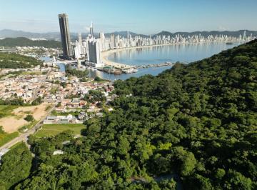 1923e00b-e914-4f3b-ac70-04807bff334a · Versátil terreno residencial para venda em Barra, 8,860m²