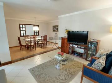 Casa · 300m² · 3 Quartos · 4 Vagas · Oportunidade - Casa em Condomínio - Urbanova - Altos da Serra IV - 3 Dormitórios - 260m².