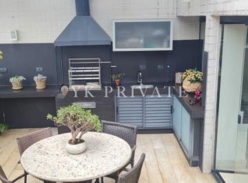 Apartamento · 216m² · 3 Quartos · 4 Vagas · Cobertura 216 m² com 3 dormitórios, sendo 2 suítes; 5 banheiros; 4 vagas e depósito.